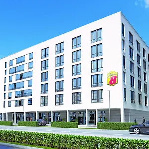 Super 8 By Wyndham West Otel